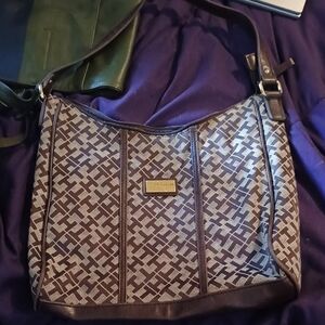 Tommy Hilfiger Brown Shoulder Bag with Elegant Design